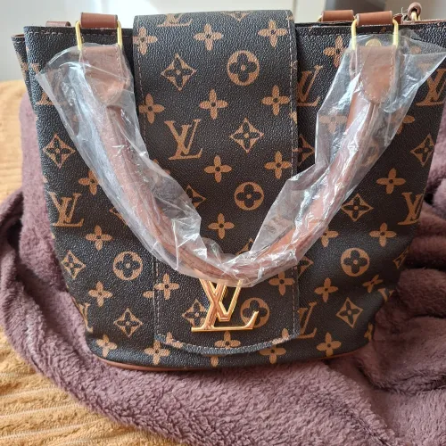 Bolsa luxo primeira linha ,sem uso. Aceito propostas!