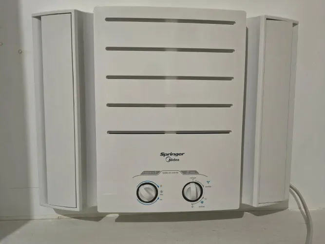 Ar-Condicionado de Janela Springer Midea 7.500 BTUs 220V - Apenas 5 meses de uso