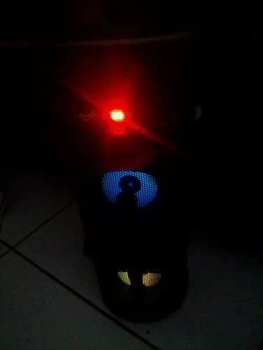 Vendo caixa de som átomo usado e qualidade boa