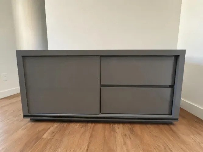 Buffet / Aparador em Laca Cinza - Moderno e Elegante