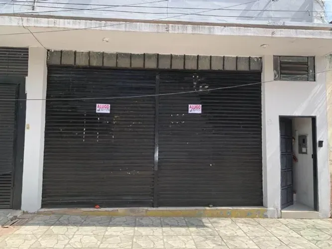 Salão comercial com casa aos fundos