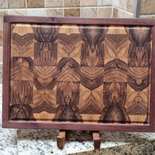 Tabua artesanal marchetaria ao estilo Endgrain