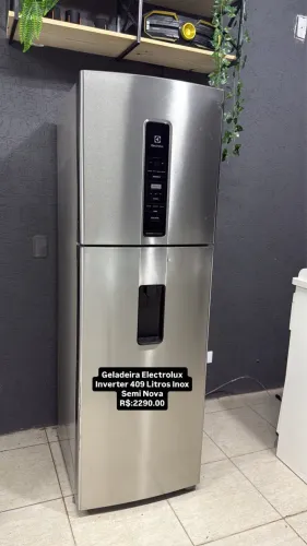 Geladeira Electrolux Inverse Frost Free Inox com Dispenser