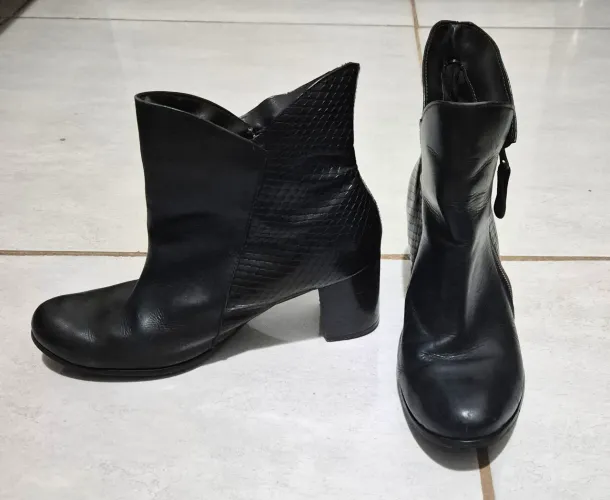 Bota feminina de couro