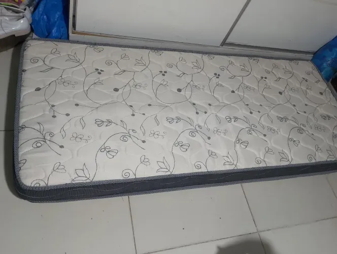 Colchão solteiro D45 semi novo - Frete incluso