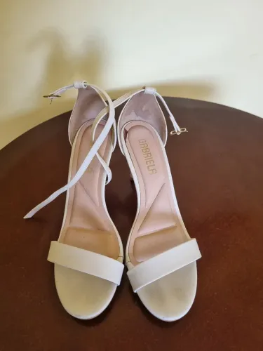 Sandália de salto n 34 $40,00