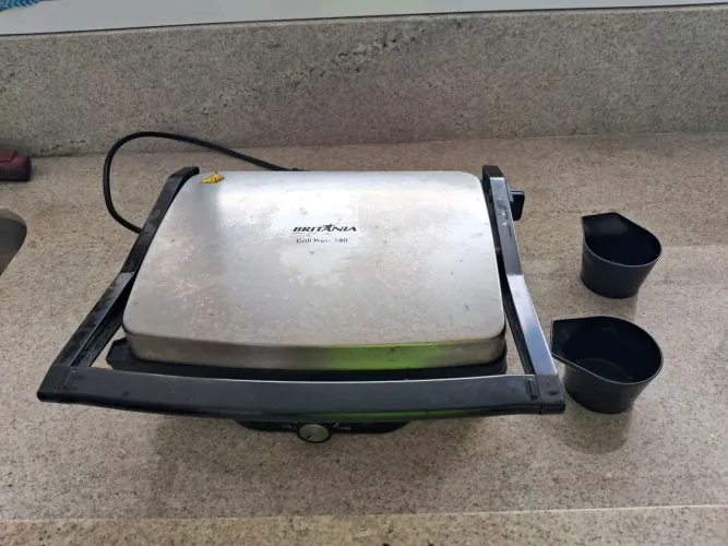 Britania Grill Press 180 220 V