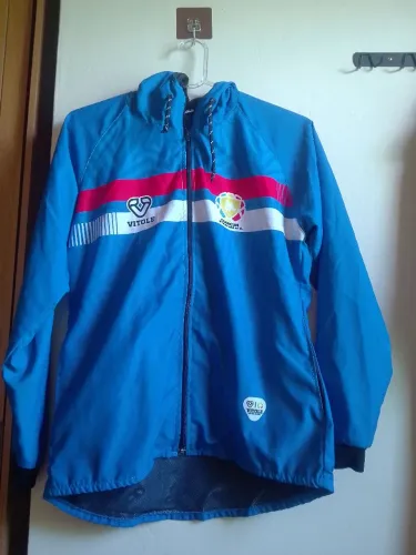 Casaco esportivo azul marca Vitole talla P.