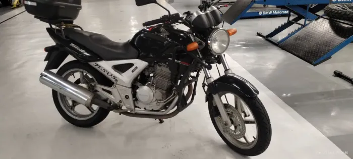 Vendo Twister 250 2005. Toda original.