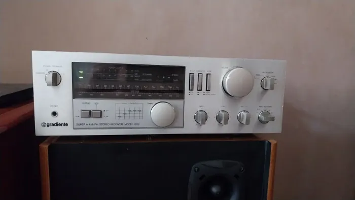 Receiver Gradiente model 1560
