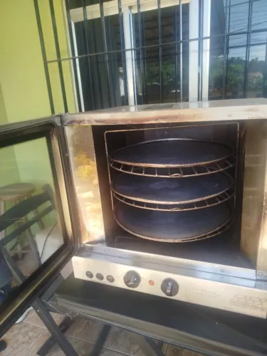 Forno elétrico Titan 220 volts 3 bandejas Valor R$: 1.100,00