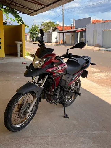 Xre 190 muito bem cuidada e conservada só no jeito de andar