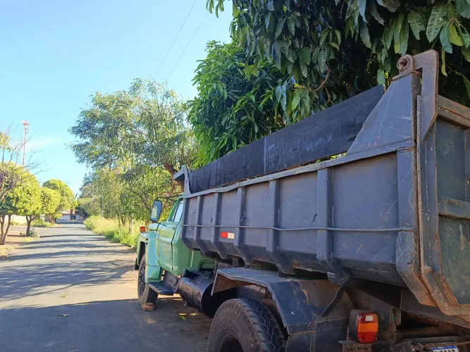 Caminhão trabalhando