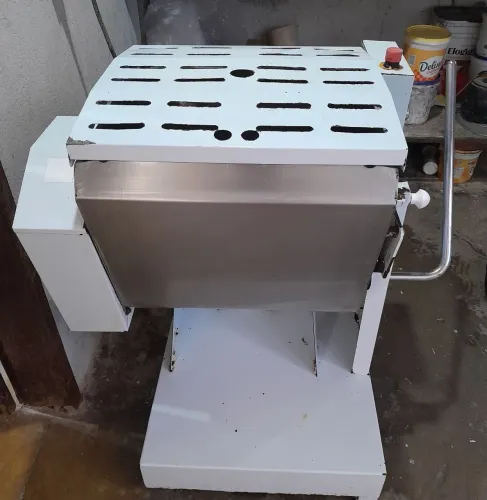 Masseira Gastromaq 40 kilo volt 110 .   Bem concervada! Valor 6.1000 . Aceita cartão 