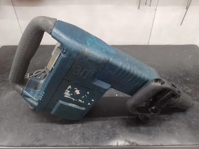 Martelo demolidor GSH 11 BOSCH, funcionando perfeitamente, revisado, trocado aneis e graxa