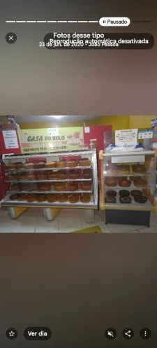 Balcão expositor para bolos.