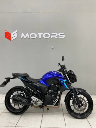 Linda!! FZ25 2024 Financiamento até 48X // cartões até 24X