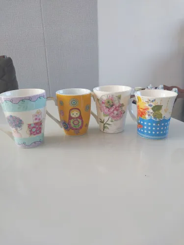 Quarteto de canecas fofas em excelente estado