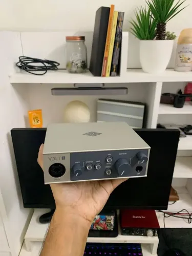 Interface de audio Universal Volt 1 com cx, manuais, etc