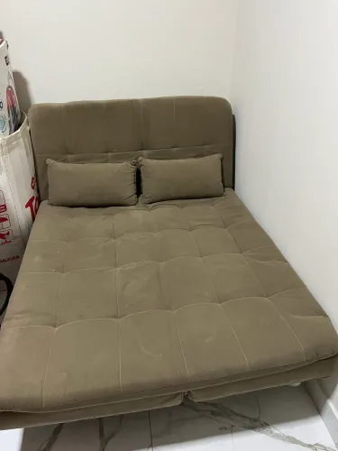 Sofá-Cama de dois lugares em ótimo estado de conservação.