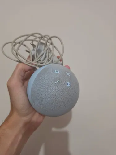 Echo Dot 5 geração com relogio