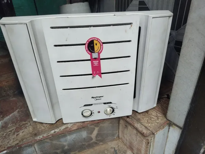 Ar Springer 10 BTUs 110 volts semi.novo 480,00