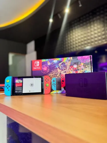Nintendo Switch V2 Desbloq. C/ Garantia e Jogos