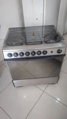 Vendo fogão 6 bocas funciona perfeitamente leia a descrição do anúncio. 