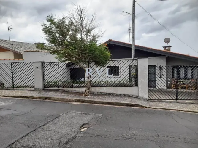 Casa térrea à venda em Atibaia-SP, Vila Giglio: 3 dormitórios, 1 suíte, 3 salas, 2 vagas,