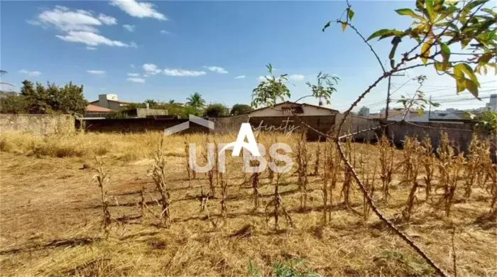 Terreno com 840m² à venda no Tibery