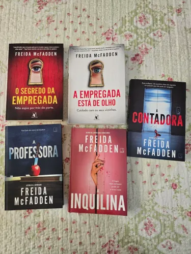 Para fãs de thrillers. Vendo aoenas 30 reais cada.