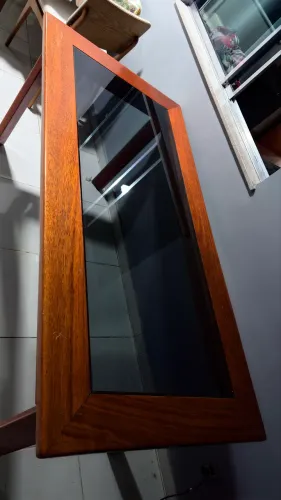 Mesa com tampo de vidro