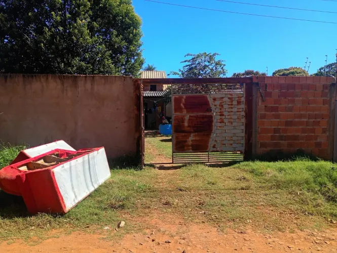 Vendo Terreno com Casa Construída