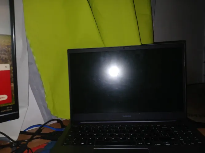 Samsung Galaxy Book i3 - 4GB RAM - SSD 256GB - Full HD - Carregador incluso