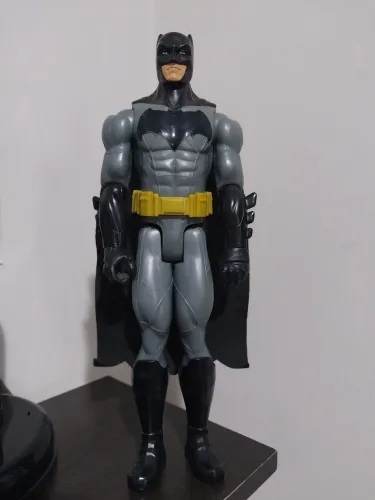 Boneco original do Batman, articulado, TM & DC Comics, 2015 Mattel