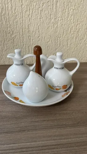 Galheteiro de porcelana