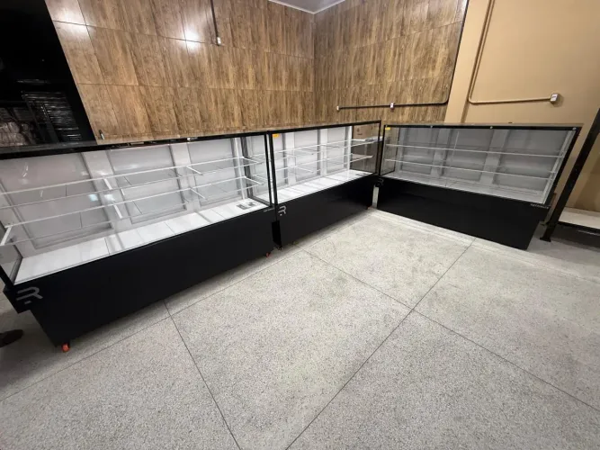 Balcão Vitrine Expositor Refrigerado Refrimate vanguard para frios e embutidos em até 10x