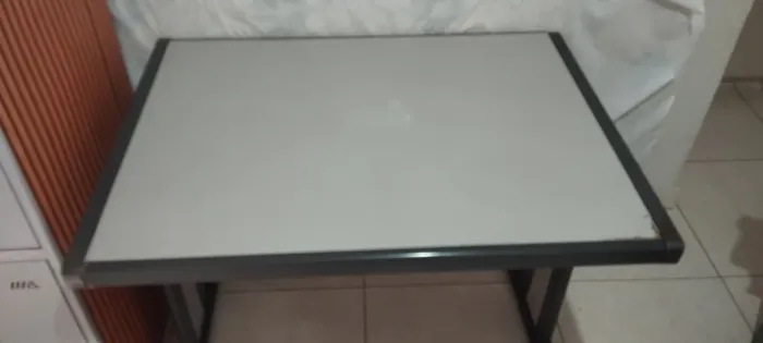Mesa escritório com gaveta