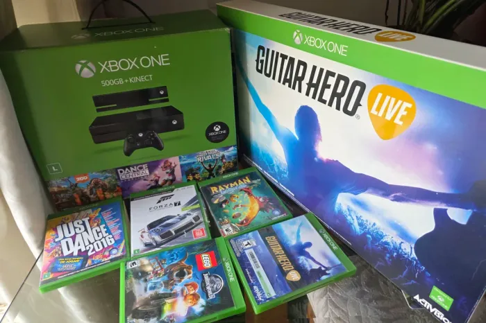 XBOX ONE 500GB COM KINECT + 8 JOGOS FÍSICOS * GUITAR HERO(tudo na caixa)