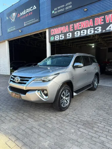 Toyota Hilux SW4 SRX 4X4 2.8 TDI 16V Dies. Aut. 2017