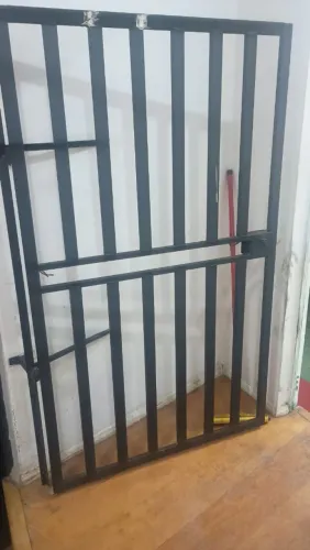 Portão ferro com fechadura automática,pintado 