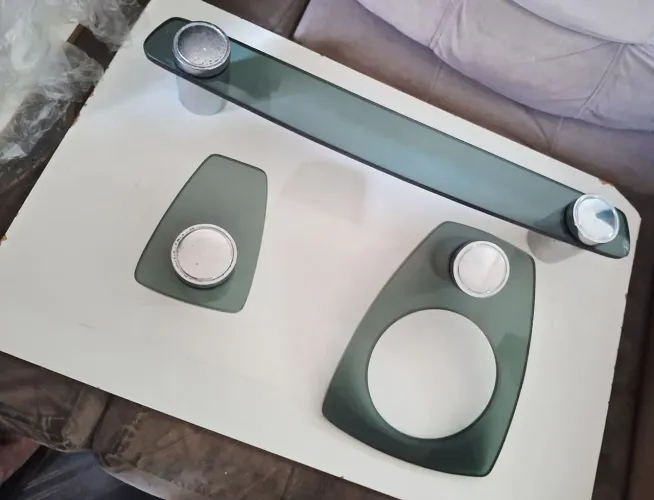 Kit de acessórios para banheiro marca Mons Shop, modelo Luxo.