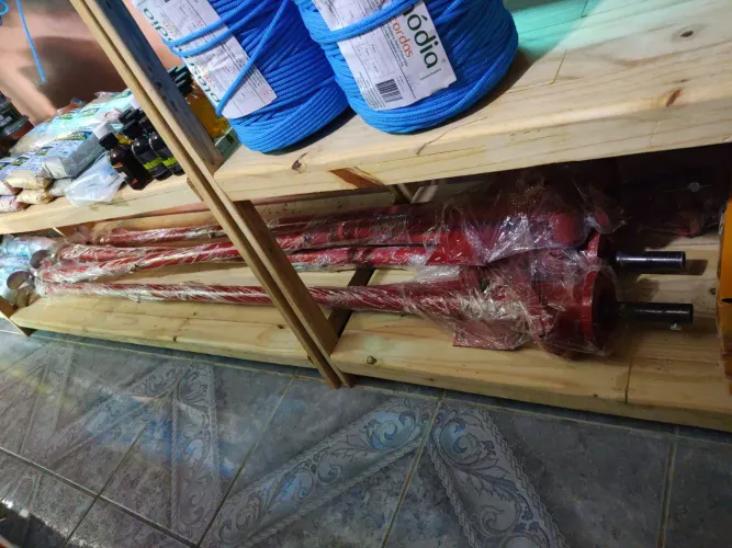 Vendo rabeta dos motores 5.5 e 6.5 de brinde vc leva 2 pá de buxa e 2 hélice de brinde