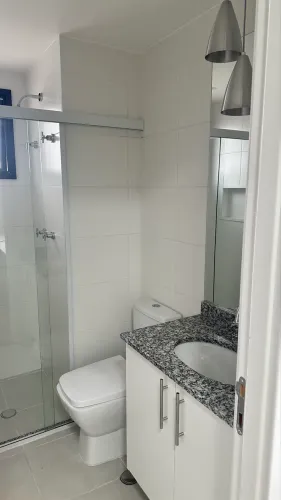 Vendo pia de banheiro com gabinete. 