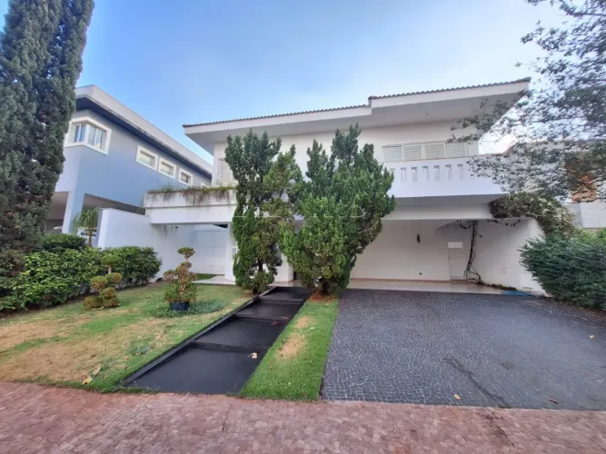 Casa alto padrão em condomínio fechado com 439,15m², bairro Bosque das Juritis, Zona Sul d