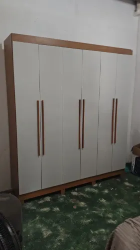 Guarda roupa 6 portas