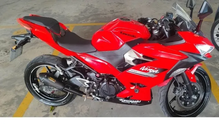 Ninja 400 ABS<br>Ninja 400 ABS 2021  6.500km