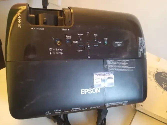 Lote com 4 data show