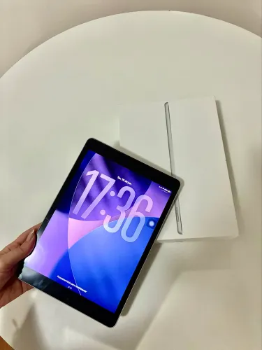 iPad 9 Silver 64GB IMPECÁVEL!!! - Caixa, carregador original, capa e película