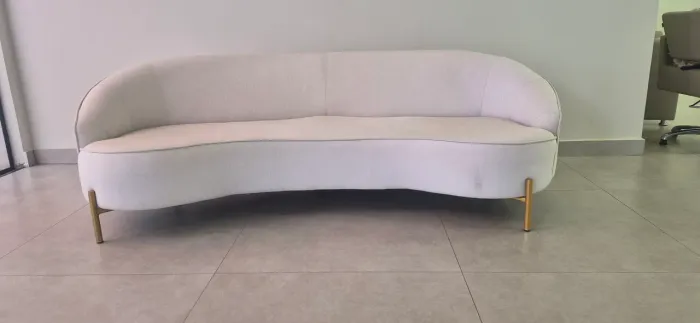 Sofá sofisticado em linho